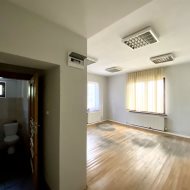 Kompleks hal i terenów przemysłowych do wynajęcia 