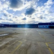 Kompleks hal i terenów przemysłowych do wynajęcia 