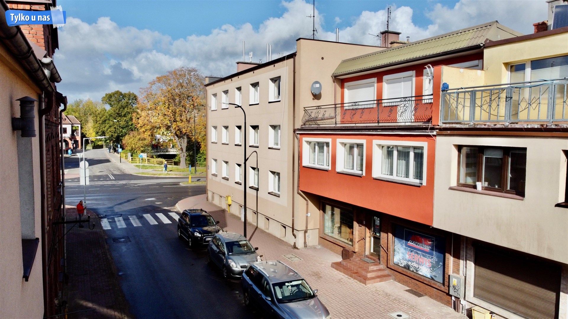 Dom z lokalem usługowo-handlowym  w centrum