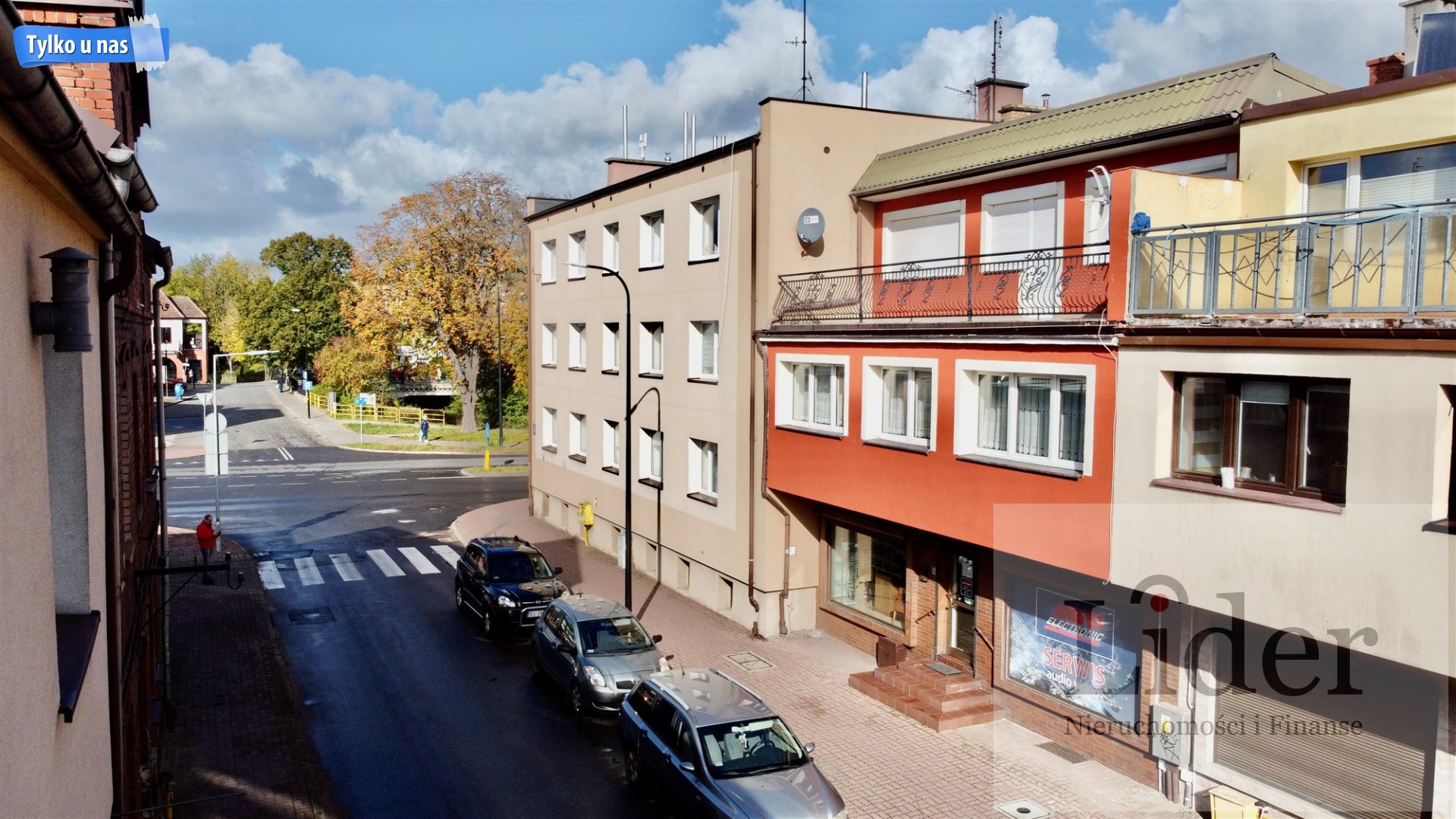 Dom z lokalem usługowo-handlowym  w centrum