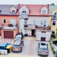 Dom z apartamentami na sprzedaż w Łebie