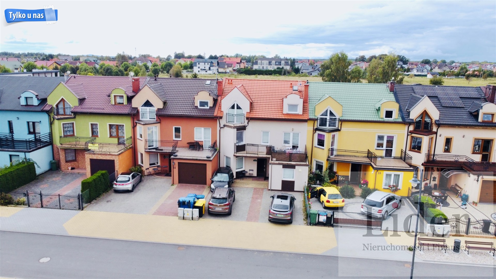 Dom z apartamentami na sprzedaż w Łebie