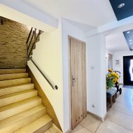Dom z apartamentami na sprzedaż w Łebie