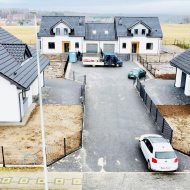  Domy w stanie deweloperskim z pompami ciepła