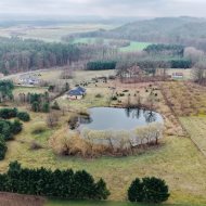 5787 m² ciszy  i przestrzeni z dostępem do stawu