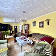 Obiekt komercyjny z częścią mieszkalną