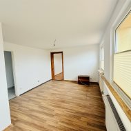Dom z lokalem usługowo-handlowym  w centrum
