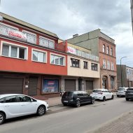 Dom z lokalem usługowo-handlowym  w centrum