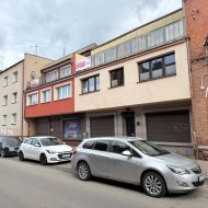 Dom z lokalem usługowo-handlowym  w centrum