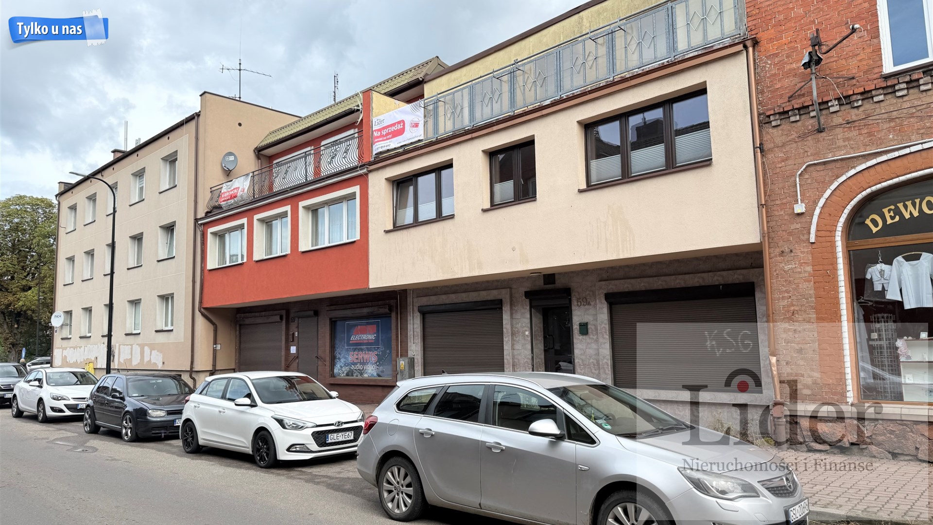 Dom z lokalem usługowo-handlowym  w centrum