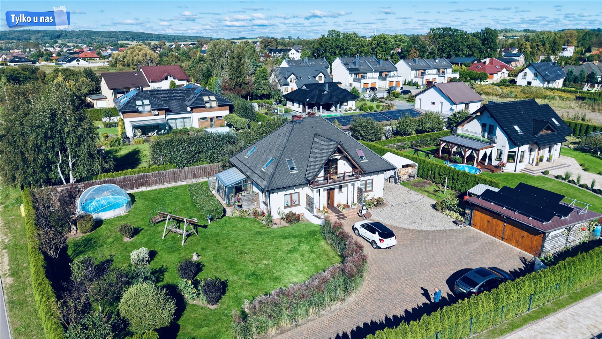 Komfortowy dom jednorodzinny z ogrodem zimowym