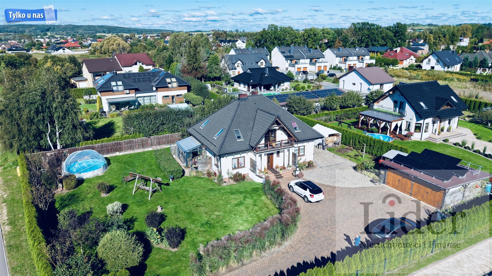 Komfortowy dom jednorodzinny z ogrodem zimowym