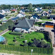 Komfortowy dom jednorodzinny z ogrodem zimowym