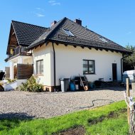 Komfortowy dom jednorodzinny z ogrodem zimowym