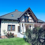 Komfortowy dom jednorodzinny z ogrodem zimowym