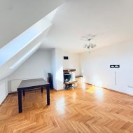 Przestronne mieszkanie z garażem w Leśnicach 