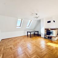 Przestronne mieszkanie z garażem w Leśnicach 