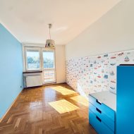 Przestronne mieszkanie z garażem w Leśnicach 