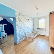 Przestronne mieszkanie z garażem w Leśnicach 