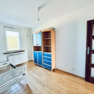 Przestronne mieszkanie z garażem w Leśnicach 