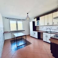 Przestronne mieszkanie z garażem w Leśnicach 