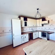 Przestronne mieszkanie z garażem w Leśnicach 