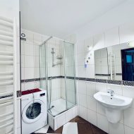 Przestronne mieszkanie z garażem w Leśnicach 