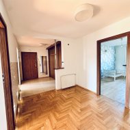 Przestronne mieszkanie z garażem w Leśnicach 