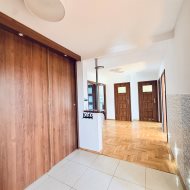 Przestronne mieszkanie z garażem w Leśnicach 