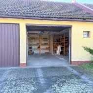 Przestronne mieszkanie z garażem w Leśnicach 