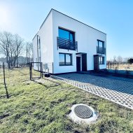 Nowoczesny dom w zabudowie bliźniaczej