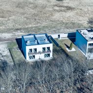 Nowoczesny dom w zabudowie bliźniaczej