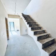 Nowoczesny dom w zabudowie bliźniaczej