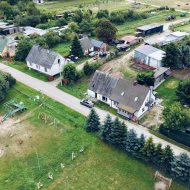Dom do remontu z działką 814 m² – Janowiczki
