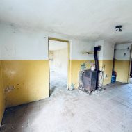 Dom do remontu z działką 814 m² – Janowiczki