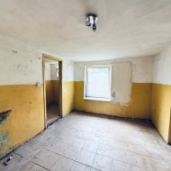 Dom do remontu z działką 814 m² – Janowiczki