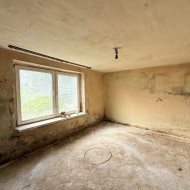 Dom do remontu z działką 814 m² – Janowiczki