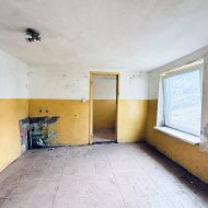Dom do remontu z działką 814 m² – Janowiczki